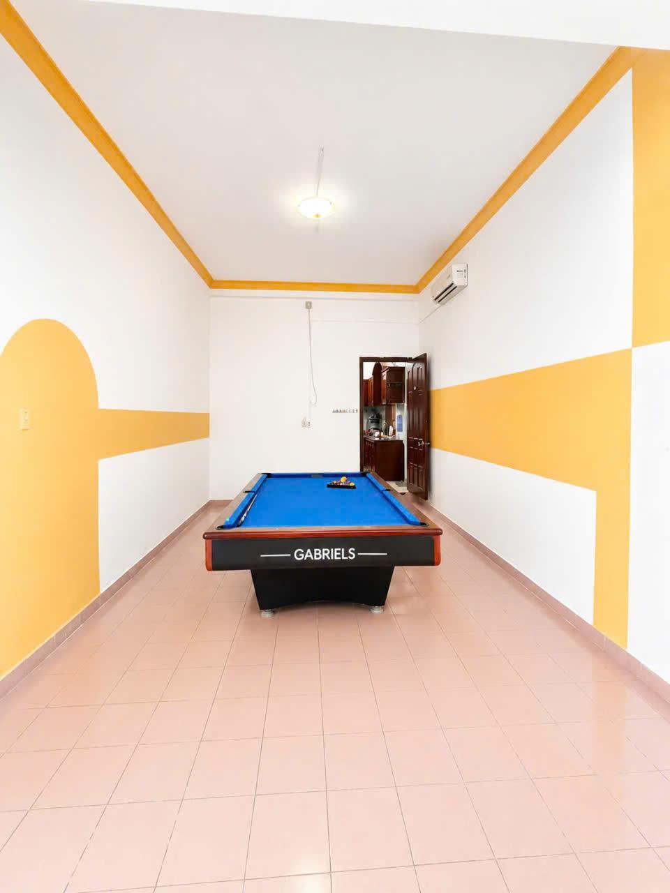 Bàn bida trong khu giải trí